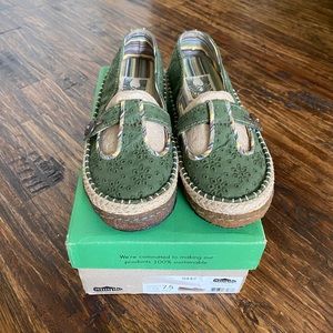 Women's Simple Eco-friendly Shoes| Size: 7.5